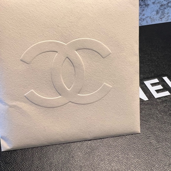 Luxurious Chanel shoes - Picture 10 of 11